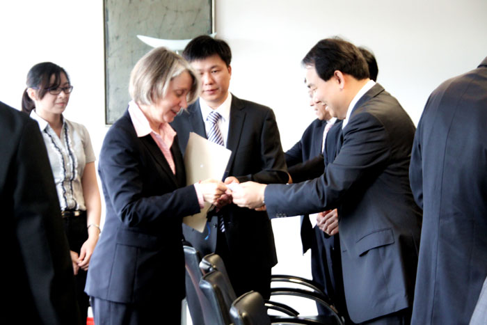 Der Brgermeister Jieyang Dong Chen besuchte die deutsche Botschaft mit der Delegation Jieyang